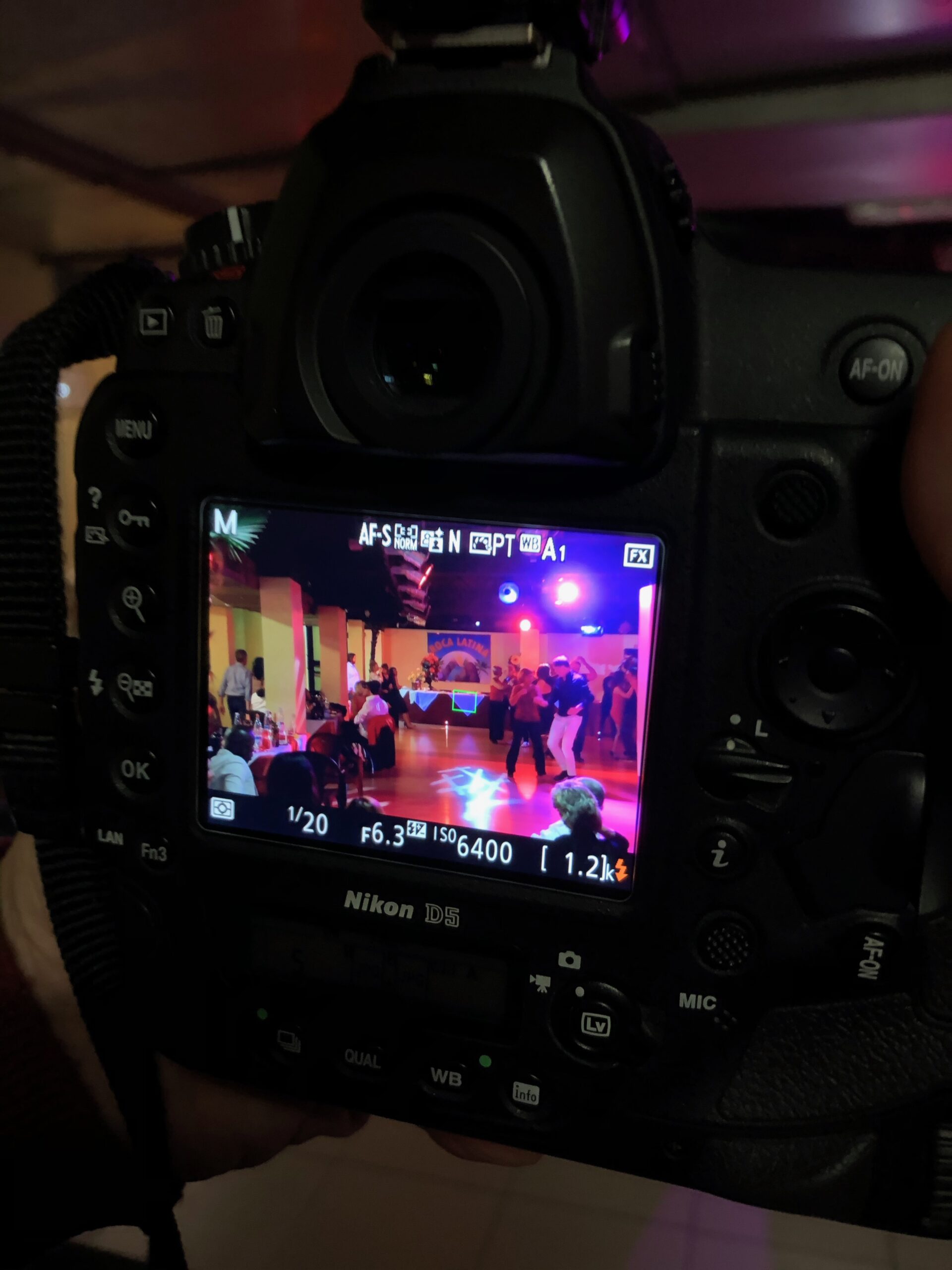 Fotocamera professionale durante un evento